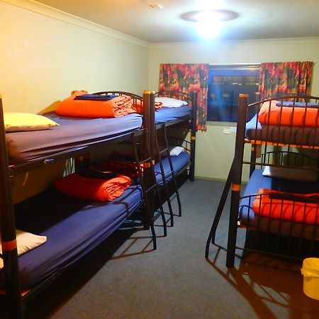 Tiki Lodge Backpackers Taupo Exterior photo