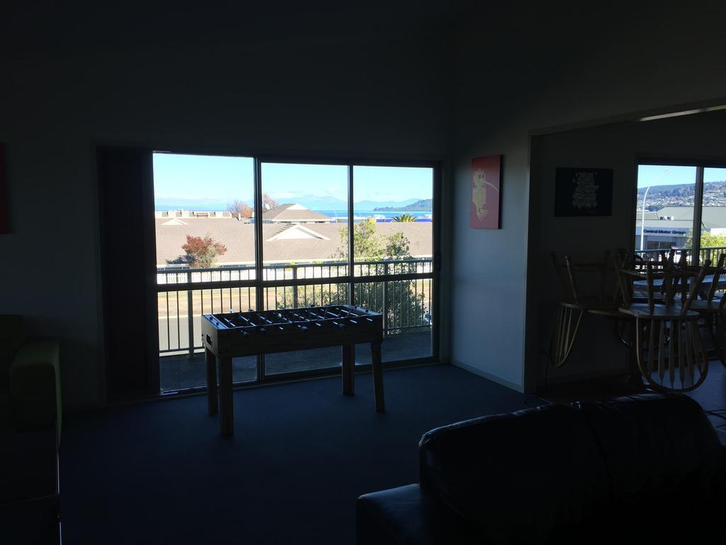 Tiki Lodge Backpackers Taupo Exterior photo