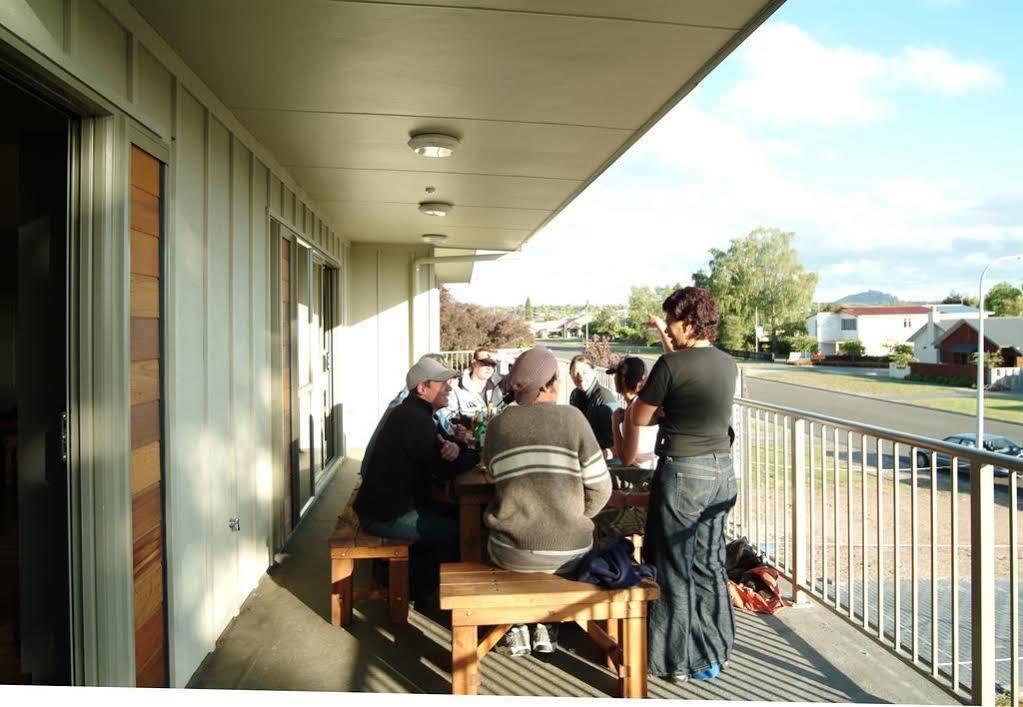 Tiki Lodge Backpackers Taupo Exterior photo
