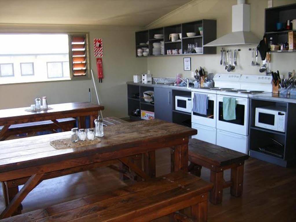 Tiki Lodge Backpackers Taupo Exterior photo
