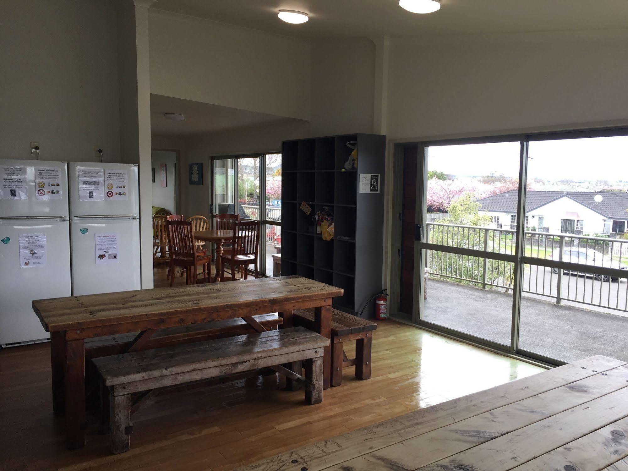 Tiki Lodge Backpackers Taupo Exterior photo