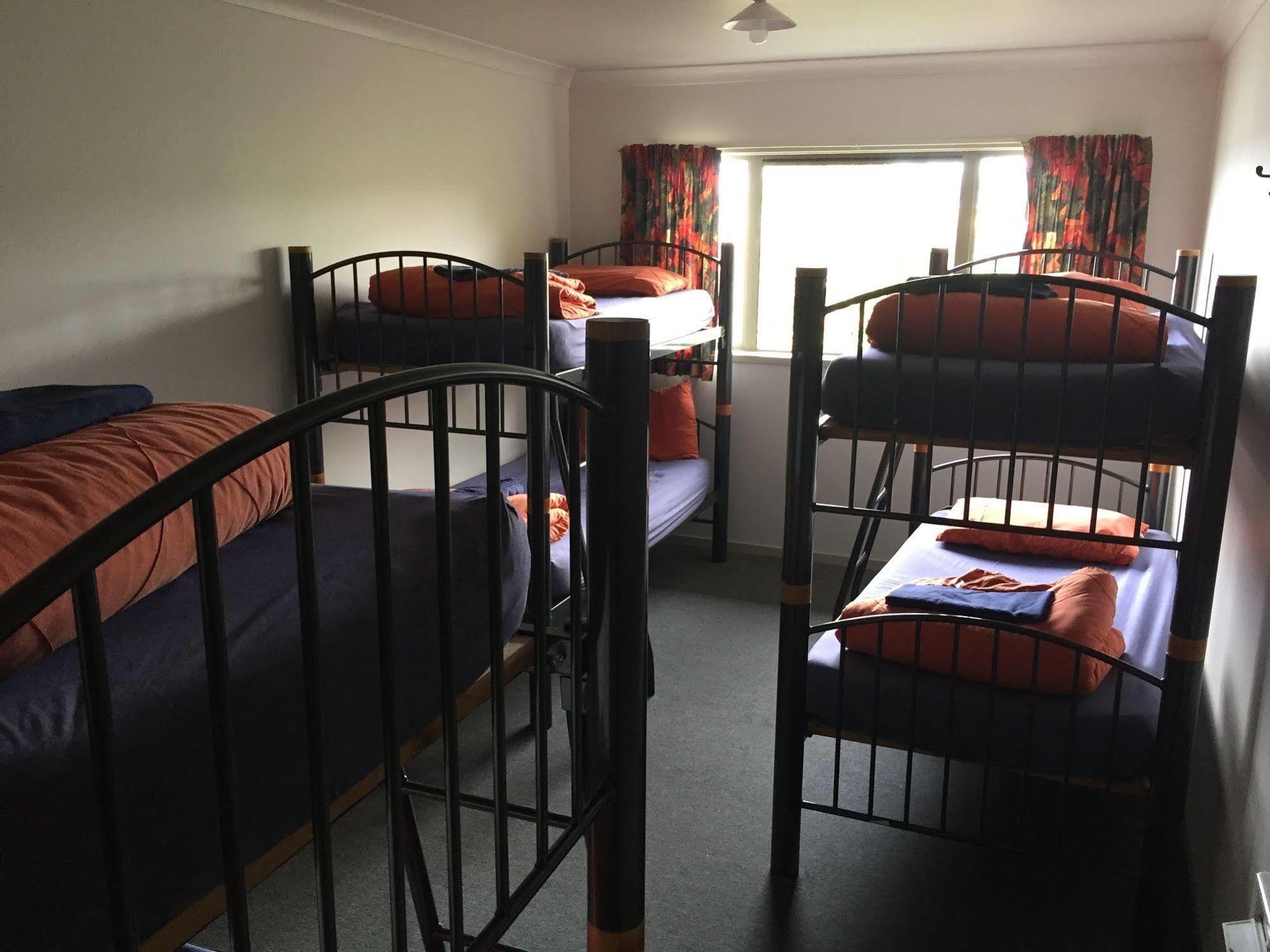Tiki Lodge Backpackers Taupo Exterior photo