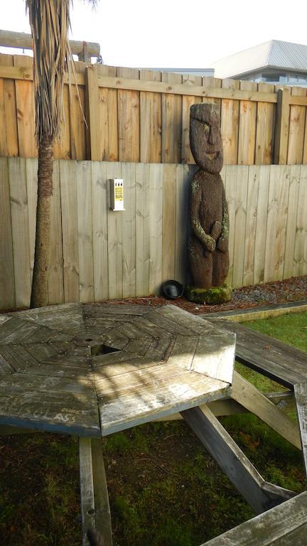 Tiki Lodge Backpackers Taupo Exterior photo